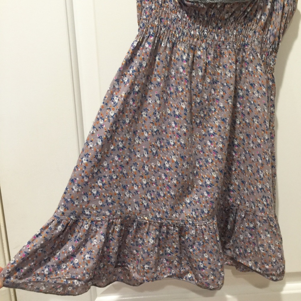 Grey Floral Ruffle Tunic Small with Metallic Beads - Picture 6 of 8
